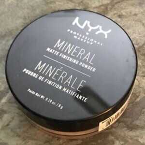 NYX Mineral Matte Finishing Powder, Loose Setting Powder Light / Medium